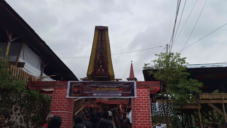 Pintu gerbang acara Rambu Solo' di Toraja Utara. (Sumber: dokumentasi pribadi.)