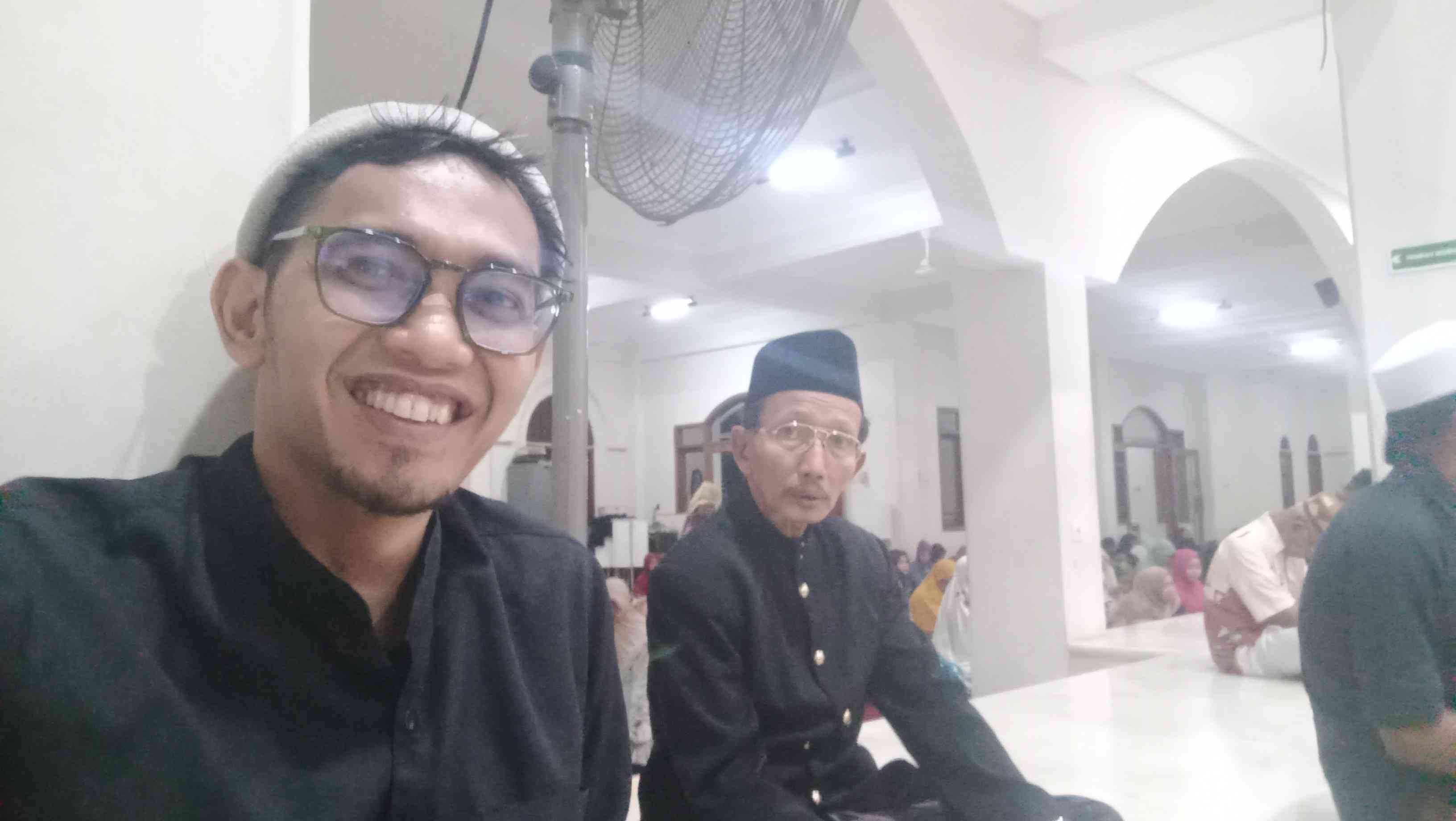 Shalat subuh di masjid supaya tidak mengantuk setelah makan sahur. (Dokumentasi pribadi)