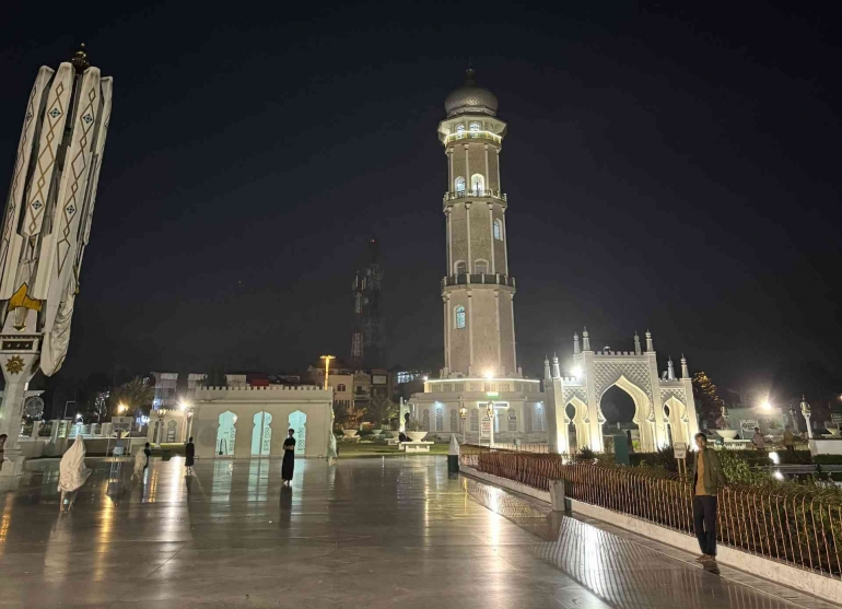 Menara Masjid Raya direkam usai Subuh. Photo: Taufik