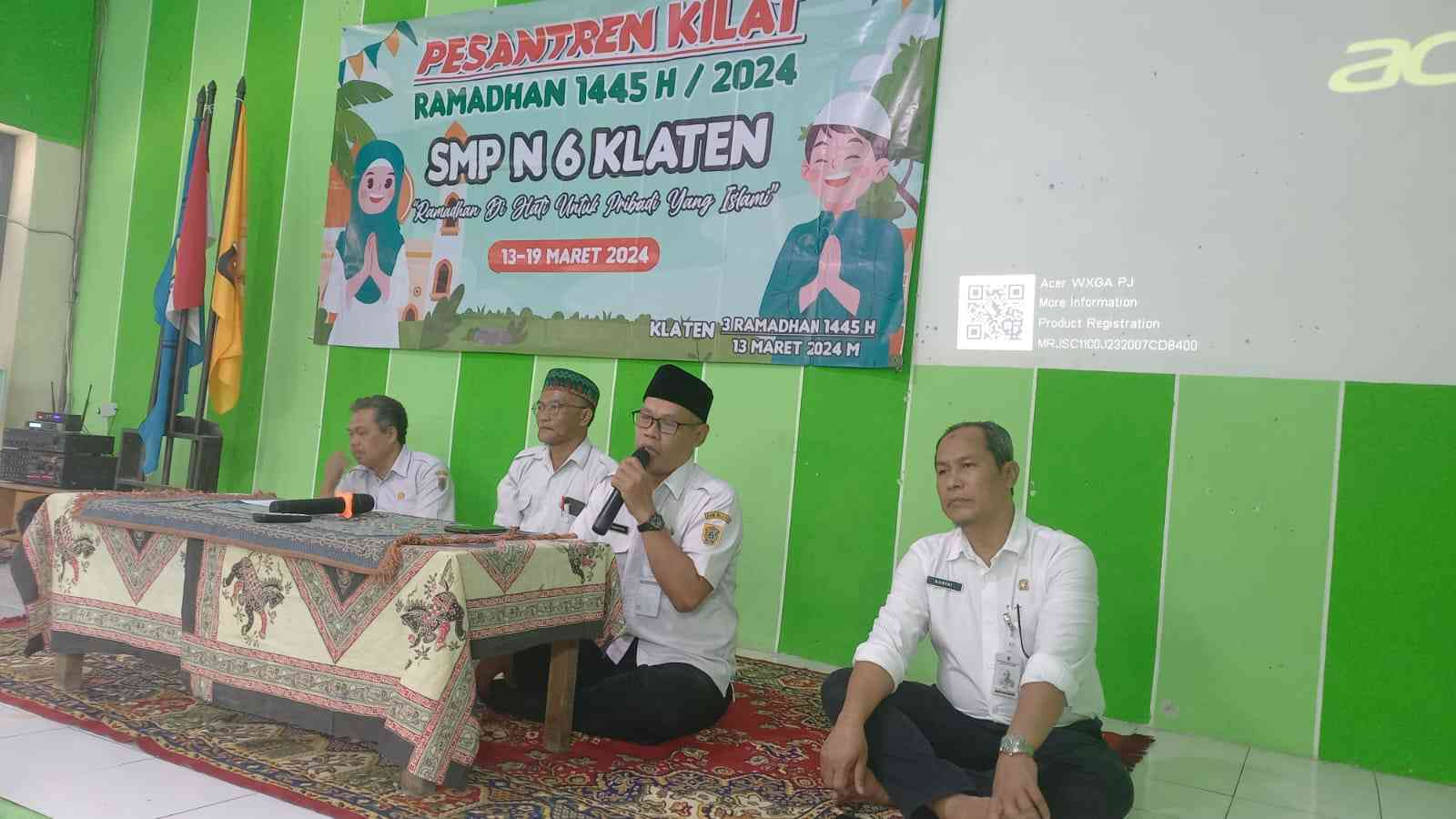 Kepala SMPN 6 Klaten, Kus Indratna, S.Pd, sedang memberikan sambutan sekaligus membuka pesantern kilat (Foto; Dok/Diq)