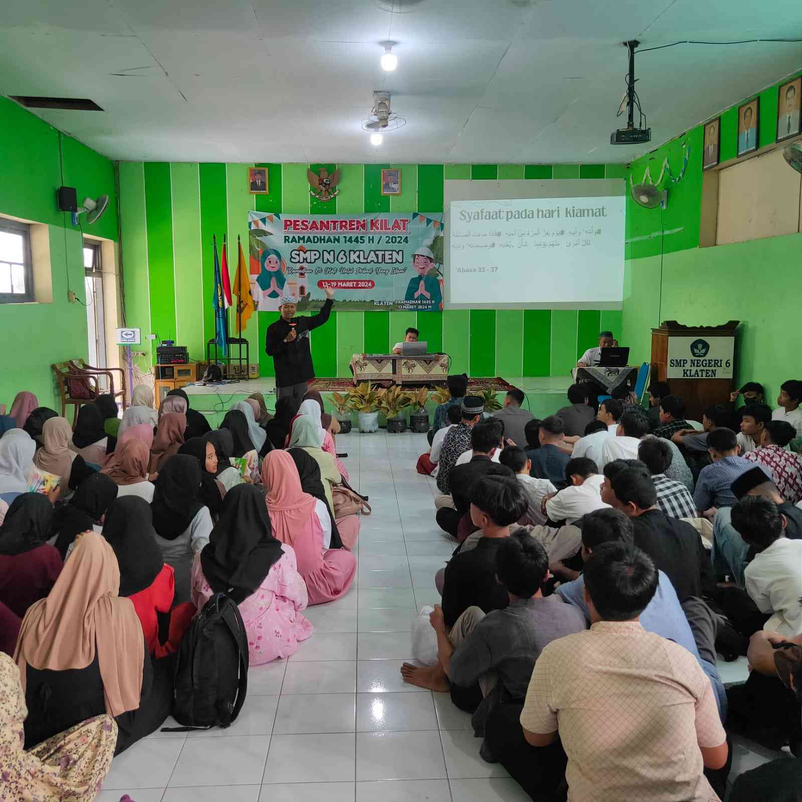 Ustadz Ali Akbar, M.Pd.I, pengasuh MBS Klaten dengan memaparkan seputarmanfaat membaca Alquran (Foto;Dok/Diq)