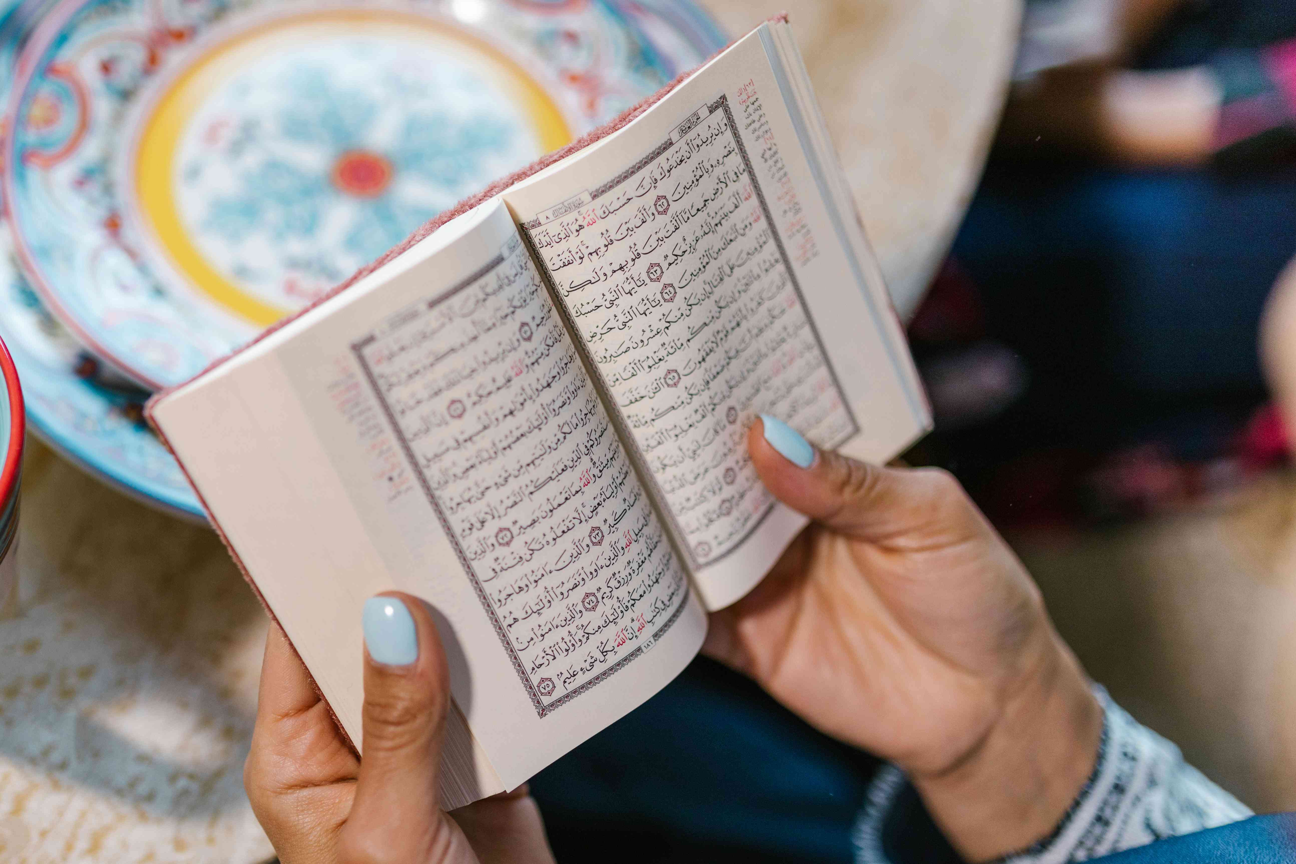 Ilustrasi Membaca Al-Quran (Sumber: Photo by RDNE Stock project from Pexels)