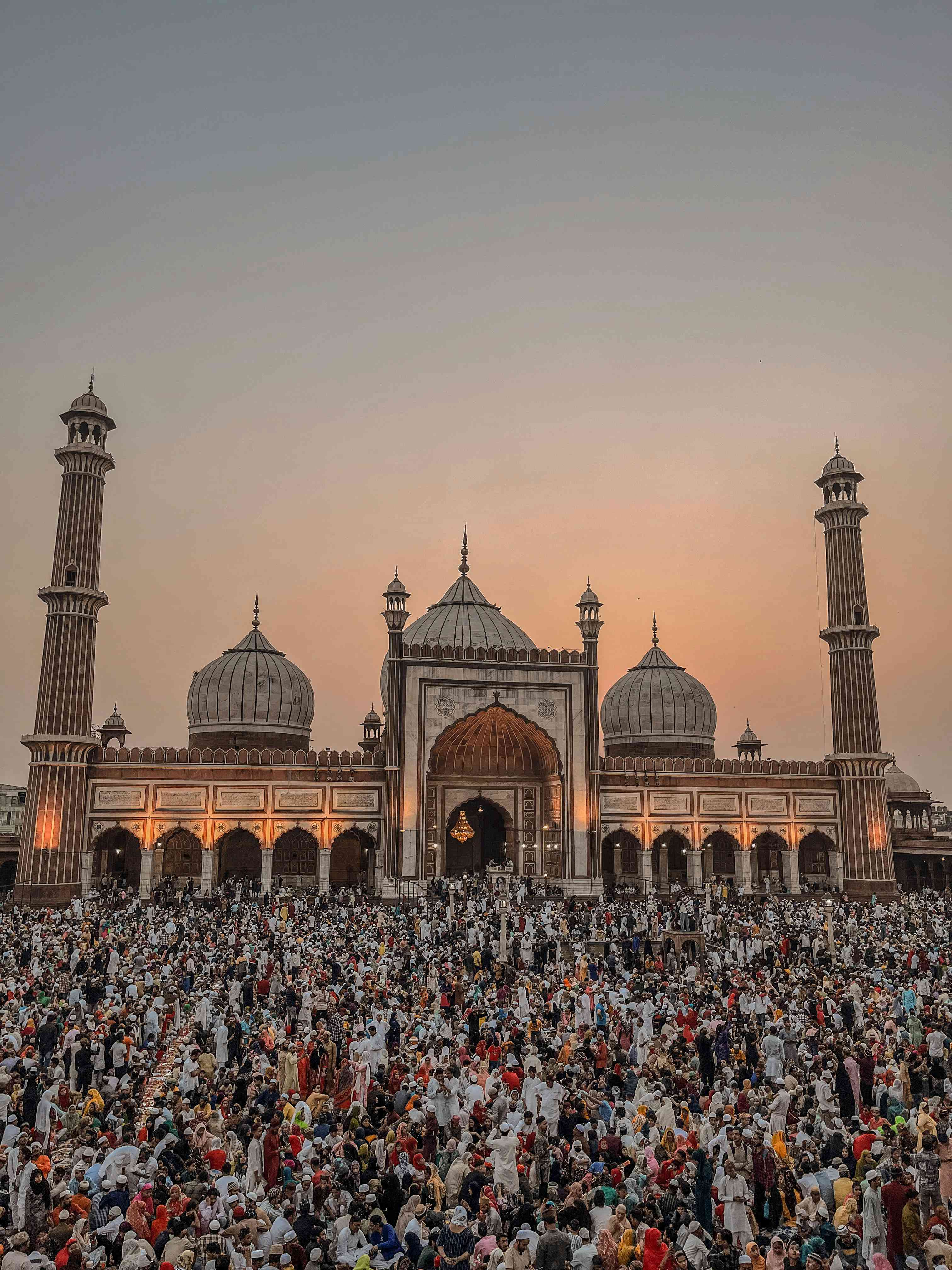 Kondisi keramaian di masjid  saat Subuh. Sumber Ilustrasi : Pexels.com/Suraj-Arya