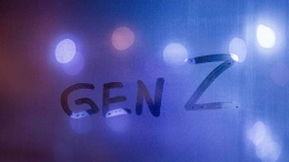 Sumber gambar:  Canva Template The words Gen Z Handwritten on Night Wet wWndow Glass with Blurry Phantom Blue Lights in Background by Betty Images
