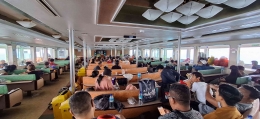 Suasana Dek Penumpang Kapal Ferry Naraya (dokpri)