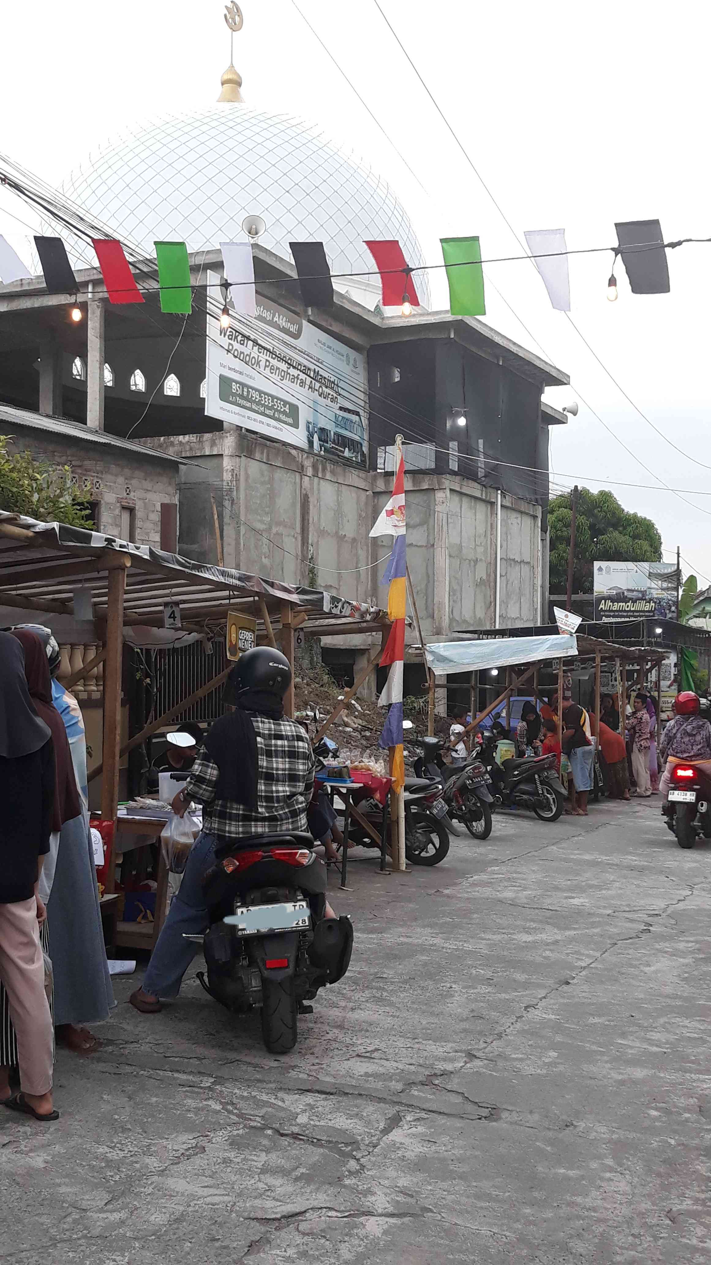 Bazar Ramadan (Sumber: koleksi pribadi)