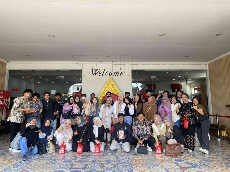 Peserta kegiatan Sharing Tentang Entrepreneur dan Kewirausahaan di Bakpia Wong Yogyakarta. (Sumber: Dokumentasi Kuliner Academy)
