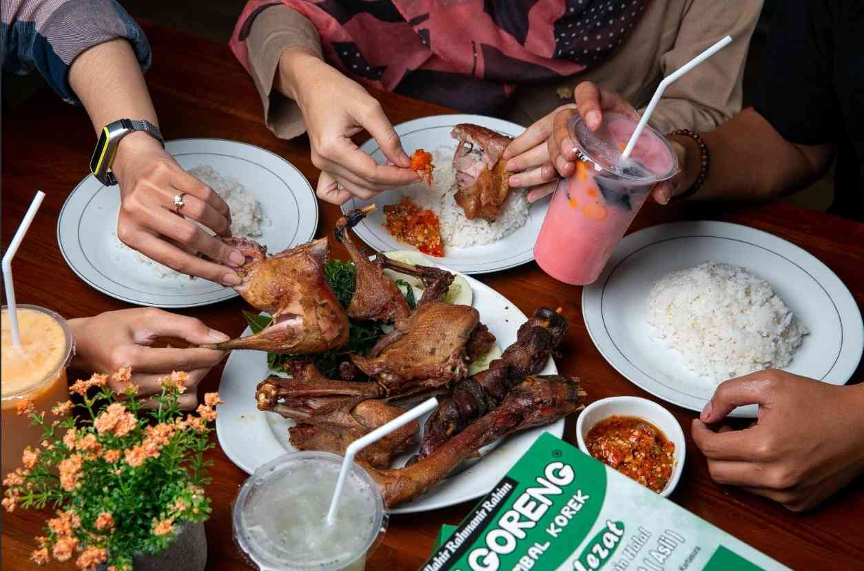 Menu Spesial Bebek H Slamet Selama Ramadan (mojok.co) 