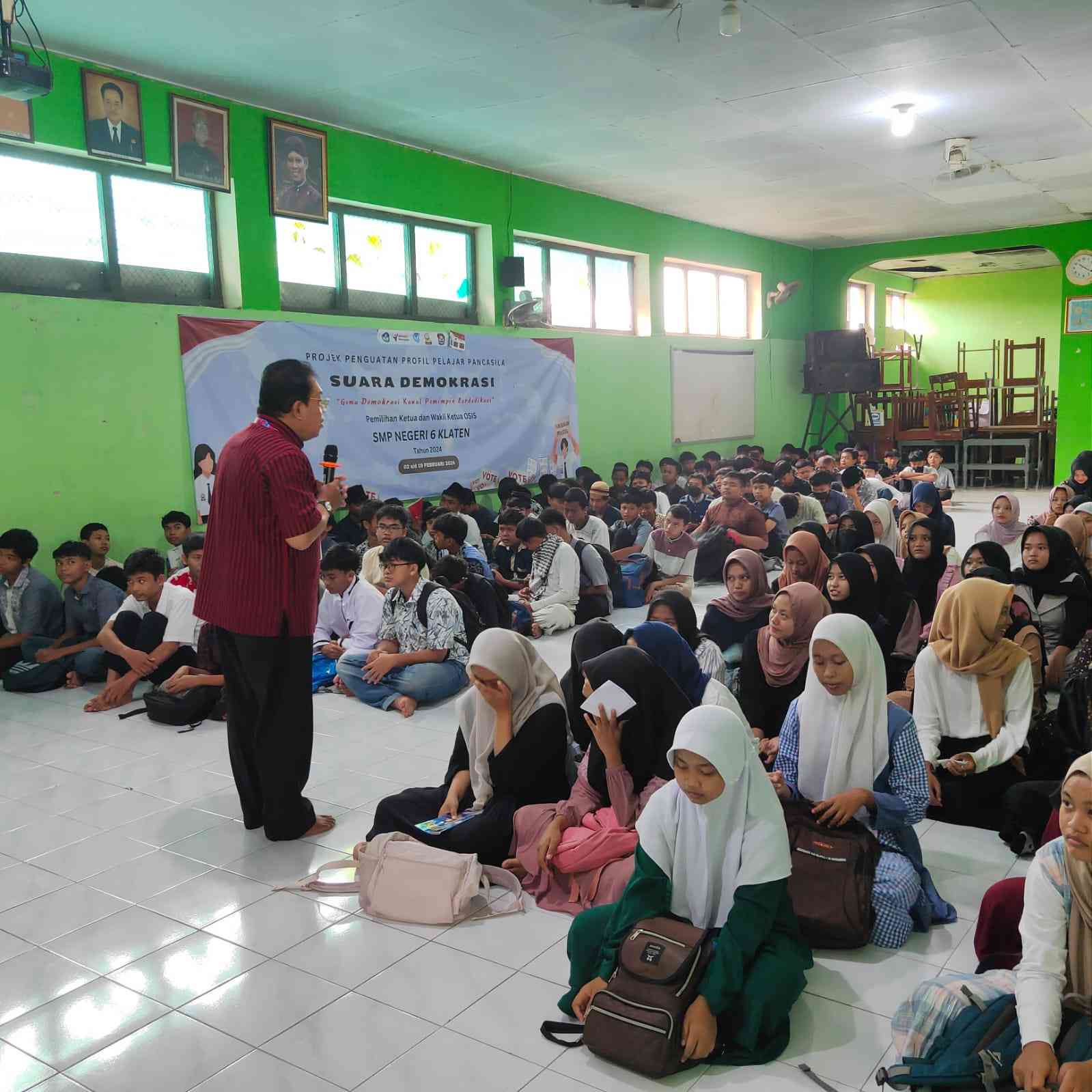 Peserta pesantren kilat Esemku Manis sangat antusias mendengarkan paparan Ustadz Moch. Shidiq, M.Pd. (Foto : Dok/Diq)