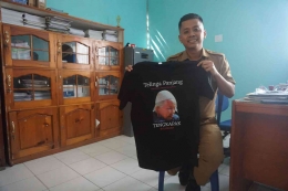 Pegawai DPMD Kabupaten Bulungan berdonasi baju Iyun Anye (Dokpri)