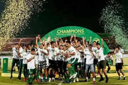 Persebaya Surabaya U-20 Juara Elite Pro Academy Liga 1 U-20 2019. Termasuk Ernando Ari dan Rizky Ridho di dalamnya. (Instagram Persebaya Surabaya)