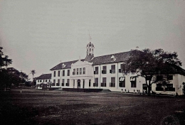Stadhuis atau Balai Kota Batavia tahun (1870) kini Museum Fatahillah atau Museum Sejarah. (Foto Algemeen Rijksarchief)