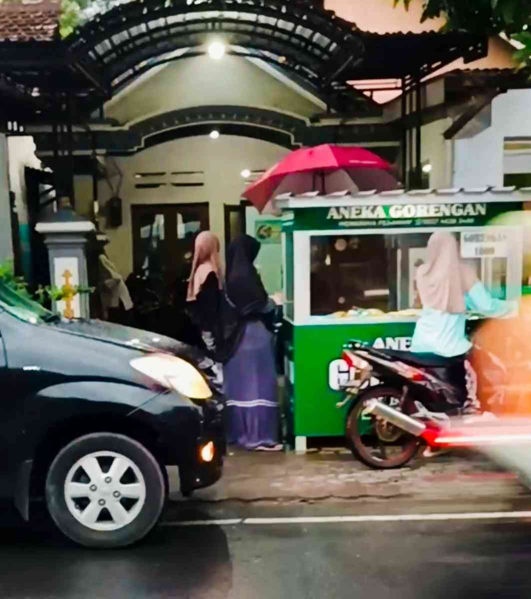 Pasar takjil ramadan, hanya ada 1 penjual gorengan (dokpri)