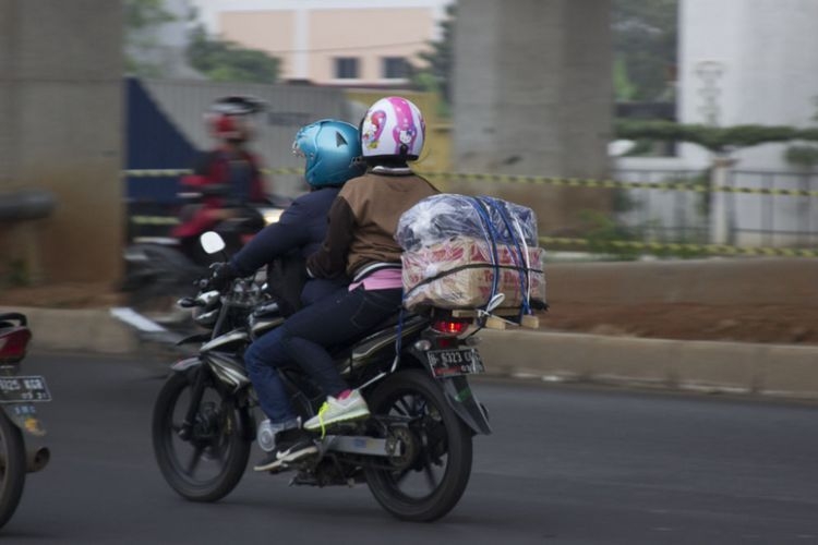 Pemudik motor mulai padati jalur Kalimalang menuju Bekasi, Kamis (22/6/2017)(Otomania/Setyo Adi via kompas.com)