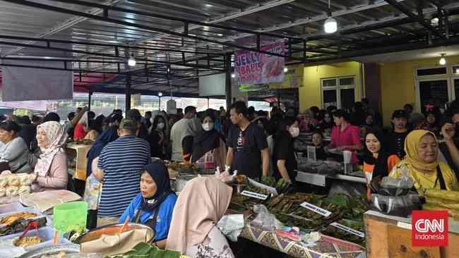 Pasar takjil Benhil, Jakpus | dok CNN Indonesia / Taufiq Hidayatullah