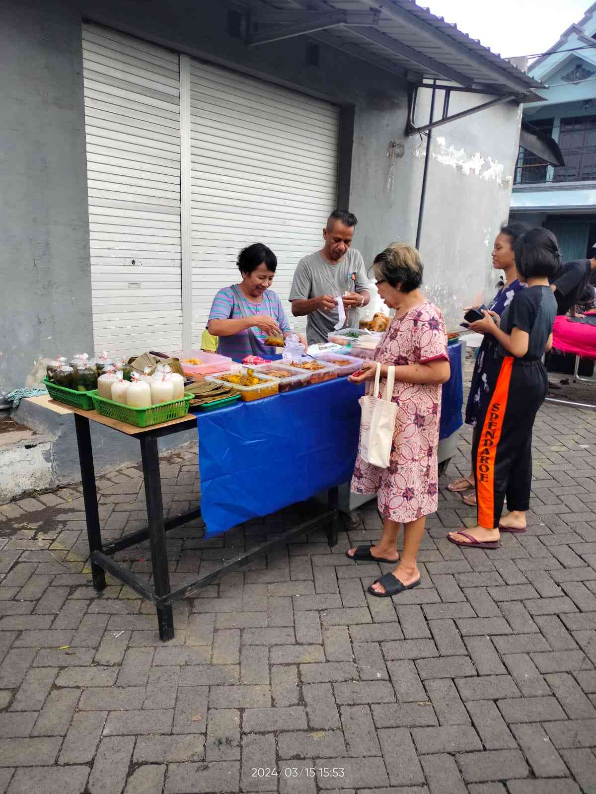 Suasana salah satu sudut pasar. Sumber: dokumentasi pribadi