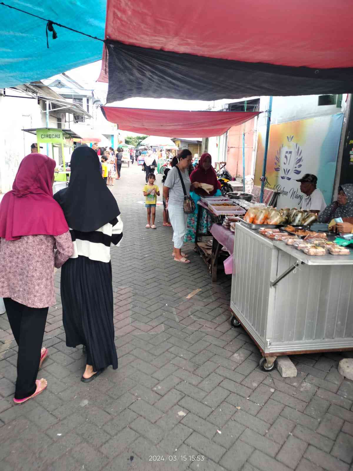 Suasana salah satu sudut pasar. Sumber: dokumentasi pribadi