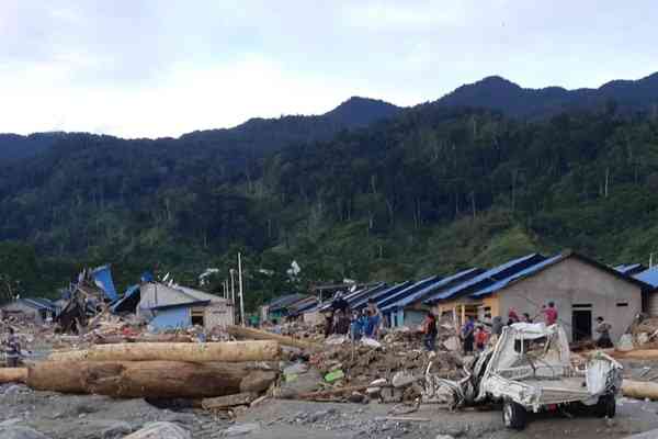 Kerusakan perumahan warga Jayapura akibat banjir bandang | Ekonomi-Bisnis.com