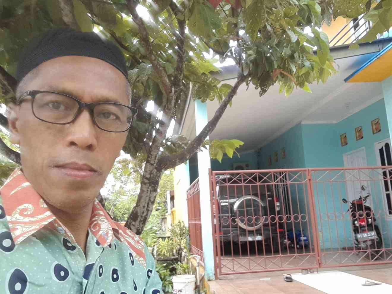 Menunggu di rumah Pak Suyono (dokpri)