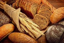 Ilustrasi biji dan produk makanan biji-bijian yang tinggi serat (Sumber: Hellosehat.com)
