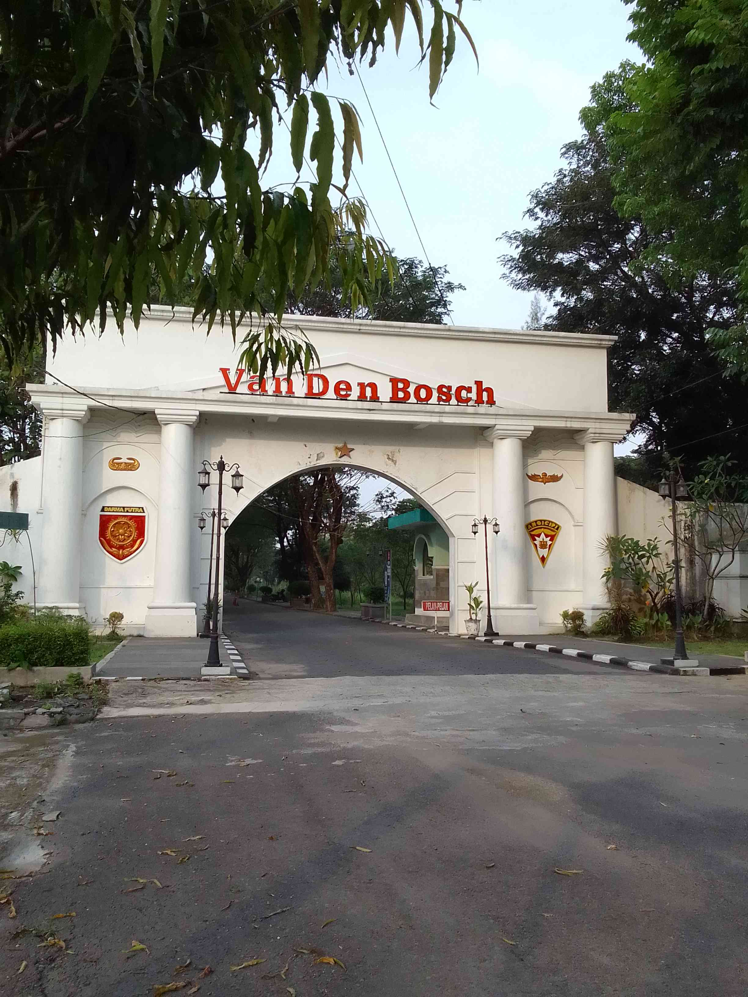 Benteng Pendem atau Benteng Van Den Bosch Ngawi sumber gambar dokumen pribadi