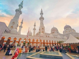 Sore hari menjelang buka puasa di Masjid Raya Syeikh Zayed Solo. Foto: DokPri/Rania