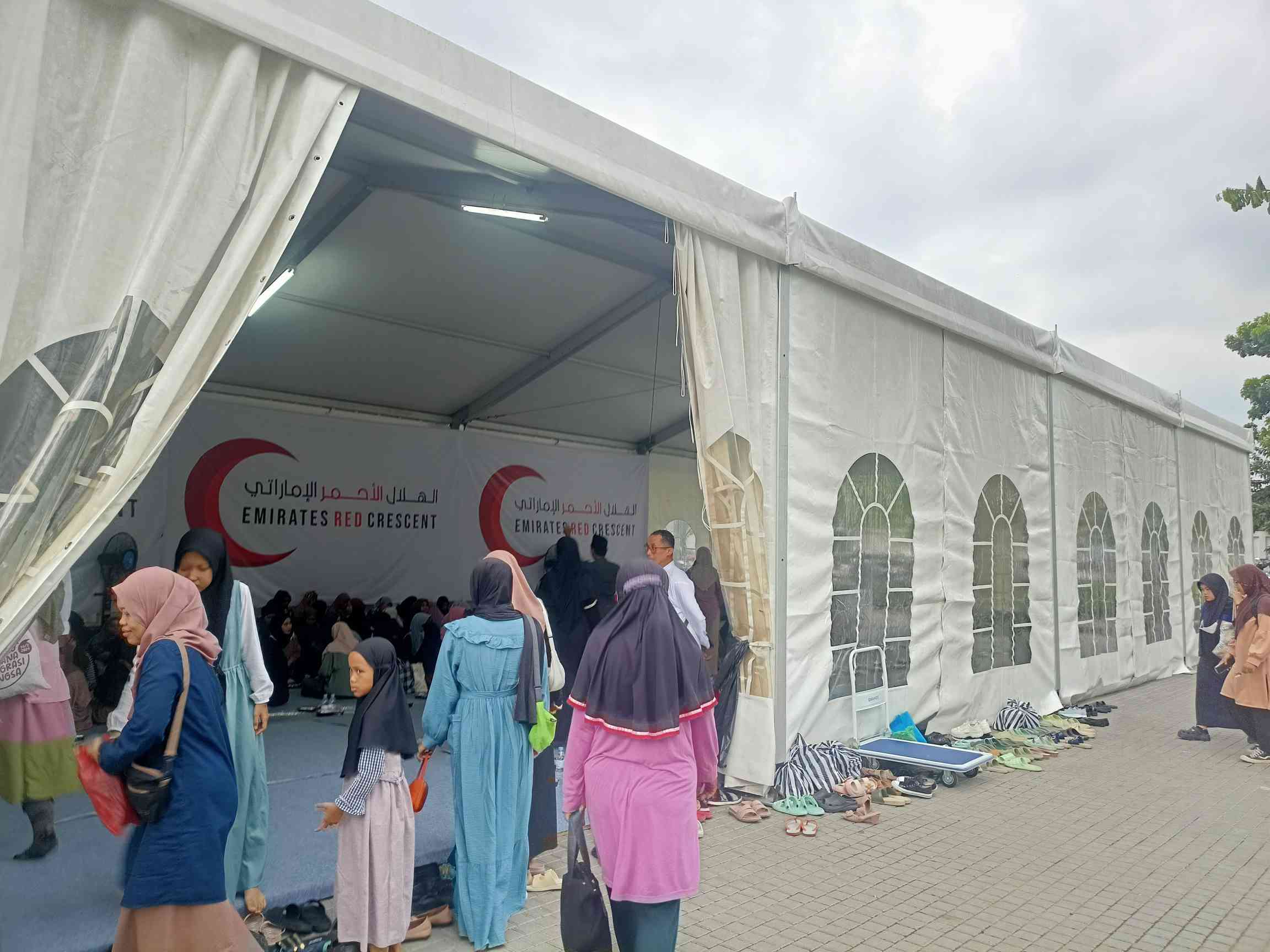 Salah satu tenda untuk berbuka puasa. Foto: DokPri/Rania