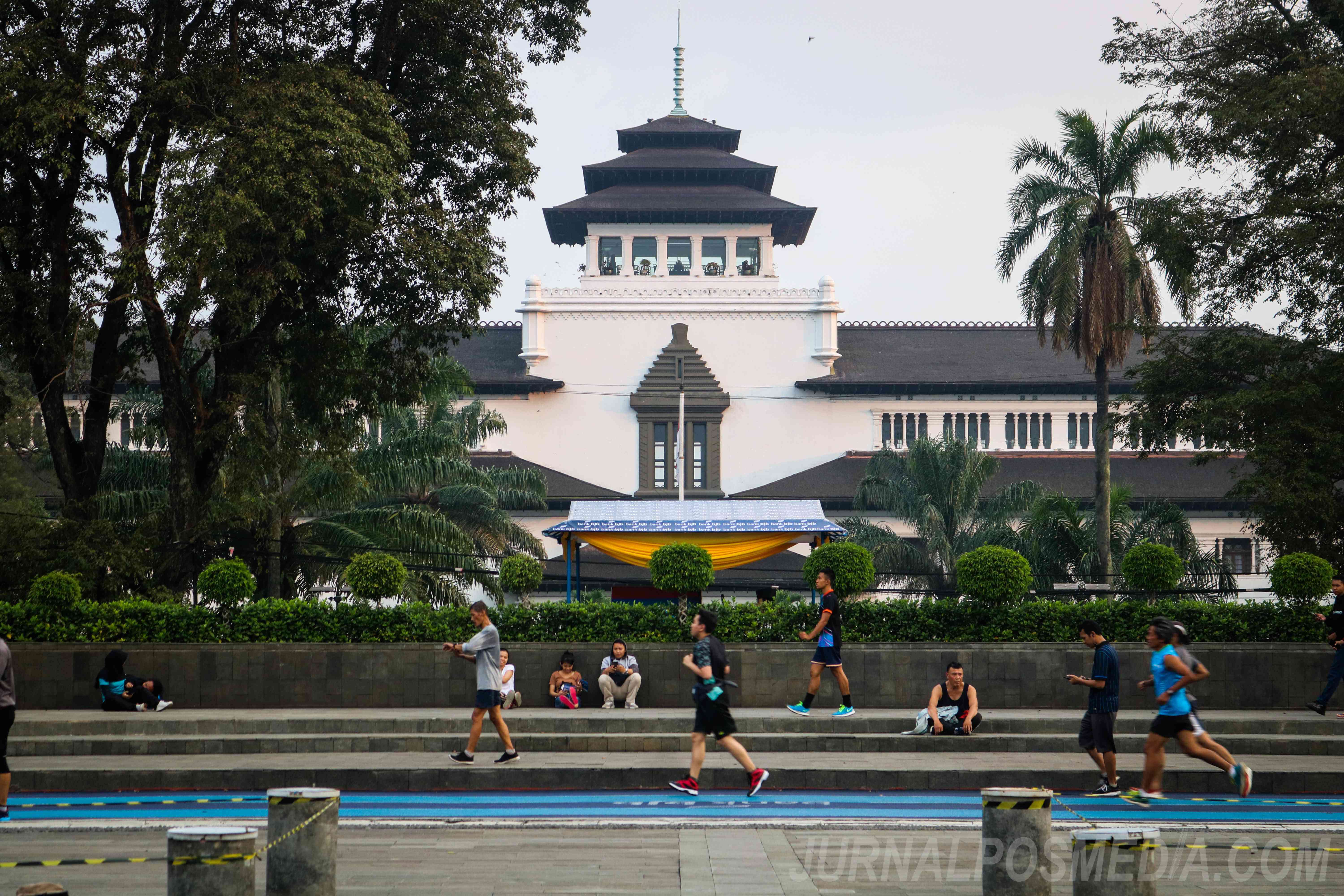 Ngabuburit di Gasibu Kota Bandung, public space yang bikin nyaman tapi harus tetap menjaga ketertiban (dok foto: jurnalposmedia.com)