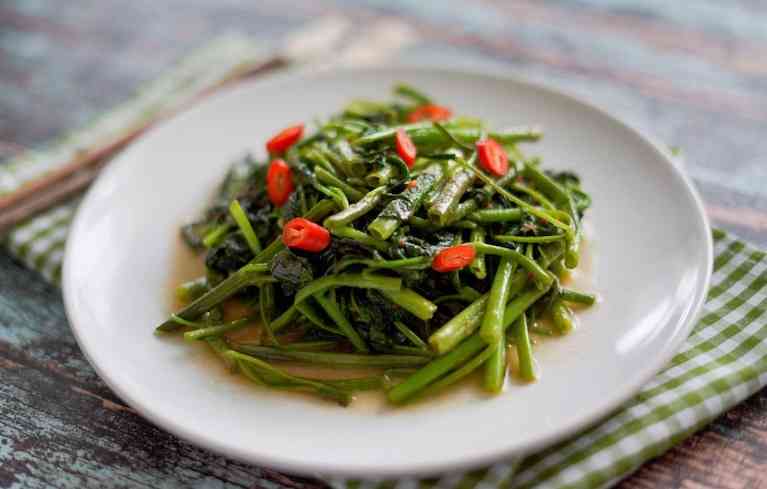 Oseng Kangkung (sumber:https://www.royco.co.id/r/tumis-kangkung.html/230520) 