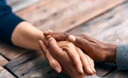 Ilustrasi sikap empati dan kasih sayang (Sumber: Tribunnews.com)