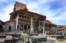  Rumah tradisional terbesar di Nias adalah Omo Zebua (rumah rajah desa) di desa Bawmataluo, Nias Selatan. (Dok:museum-nias.org/arsitektur-nias/