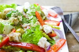 Salad salah satu contoh menu tinggi serat (Sumber: pixabay)