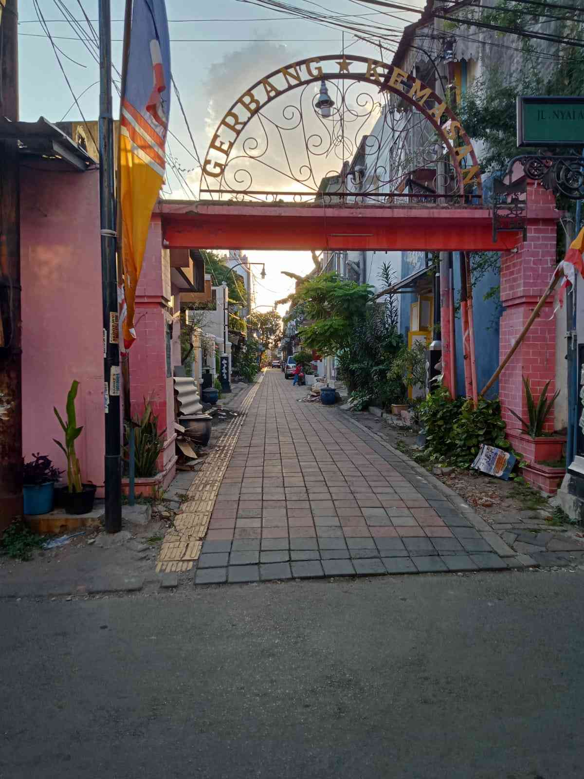 Gapuro menuju Kampung Kemasan (sumber: dokumen pribadi)