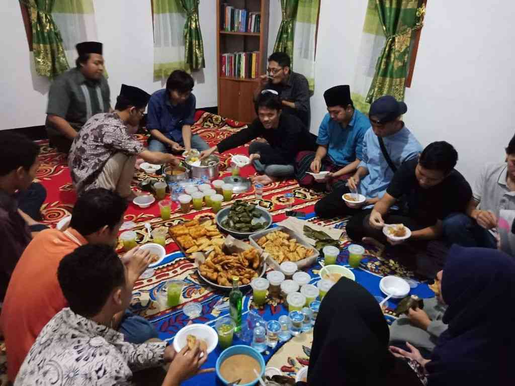 Suasana bukber. Gambar dari compas.id