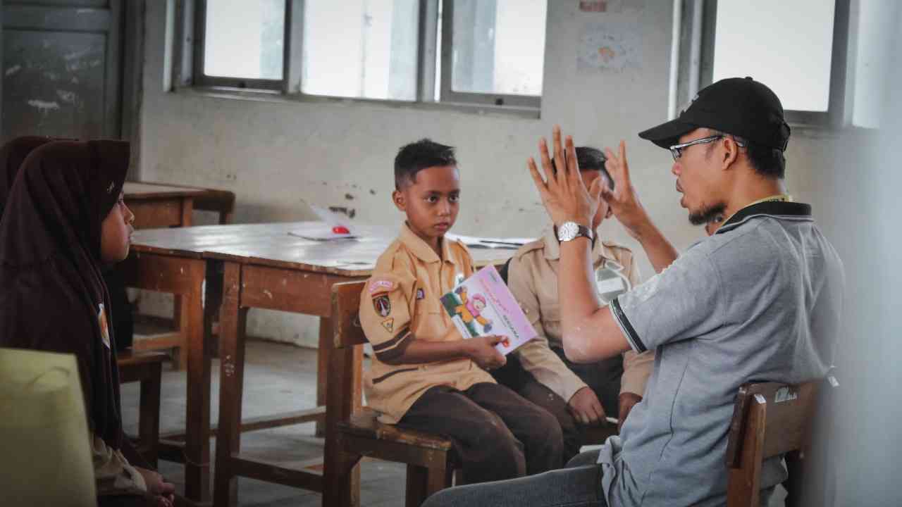 Kelas Inspirasi Pemalang bikin senang. (Dokumentasi Izza)