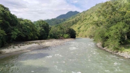 Aliran sungai Masuppu' dari arah Kabupaten Mamasa. Sumber: dokumentasi pribadi