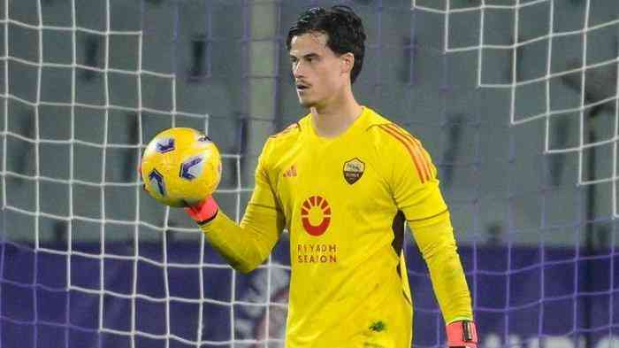 Penjaga gawang AS Roma, Mile Svilar. Sumber : www.tribunnews.com