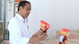 Jokowi resmikan Pabrik Minyak Makan Merah (Foto: Instagram @Jokowi/Kris - Biro Pers Sekretariat Presiden)/news.detik.com