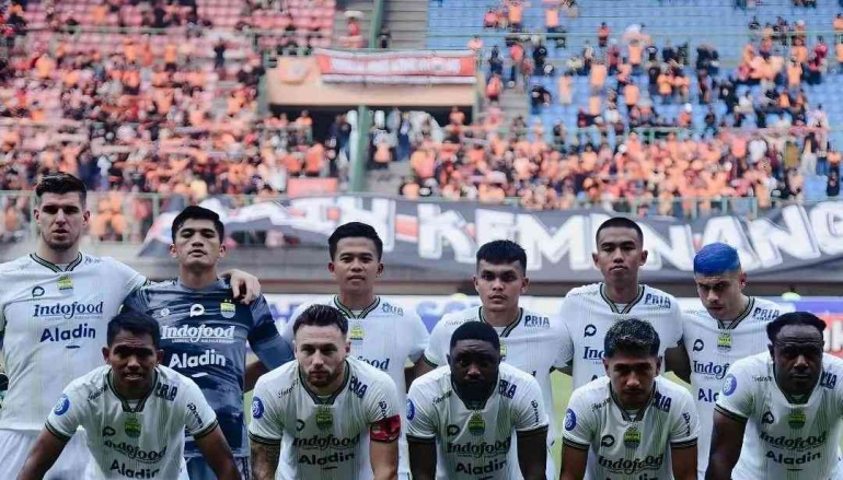 Persib Bandung semakin dekat untuk mengamankan tiket Championship series. (Instagram @westblueid)