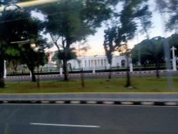 Suasana Pagi Depan Istana Merdeka (Foto Joko Dwiatmoko)