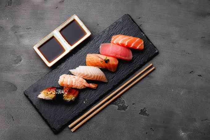 Jiro Ono telah menghabiskan hampir seluruh umurnya untuk membuat sushi (sumber gambar: Rakuten Travel) 