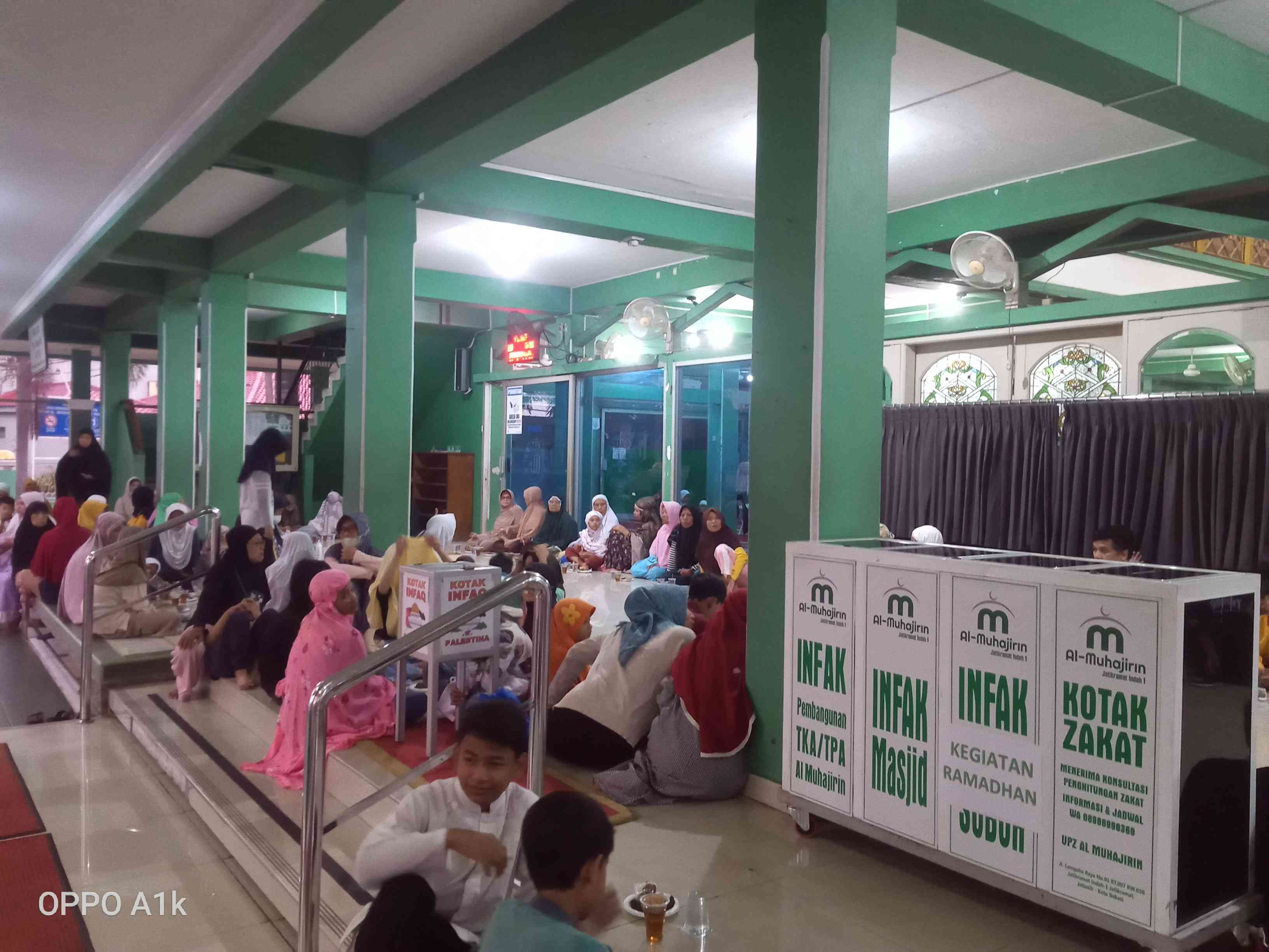 Jemaah Perempuan Sedang Menunggu Waktu Berbuka Bersama di Bukber Masjid Al Muhajirin. (Dok. Pribadi)