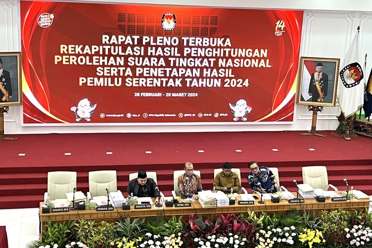 Ketua KPU Hasyim Hasyim Asy'ari dalam rapat pleno terbuka rekapitulasi hasil perhitungan suara tingkat nasional di kantor KPU, Minggu (17/3/2024).(KOMPAS.com / IRFAN KAMIL) 