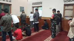 Dok Koramil 03/Berastagi Kodim 0205/Tanah Karo 21032024 Ibadah Shalat Berjamaah di Masjid Istihrar Berastagi Karo Sumatera Utara