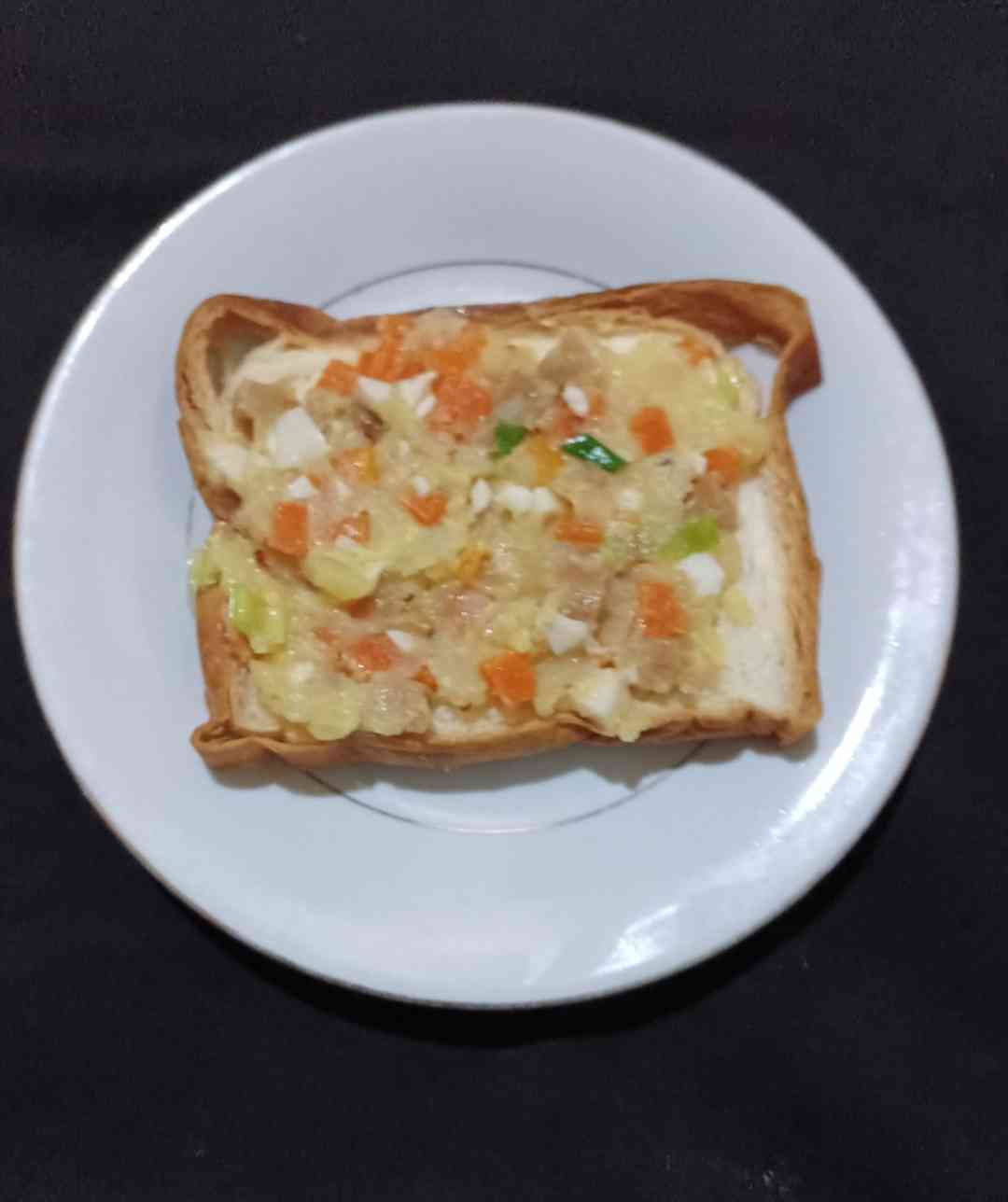 Roti yang sudah dibakar diolesi ragout(dokpri)