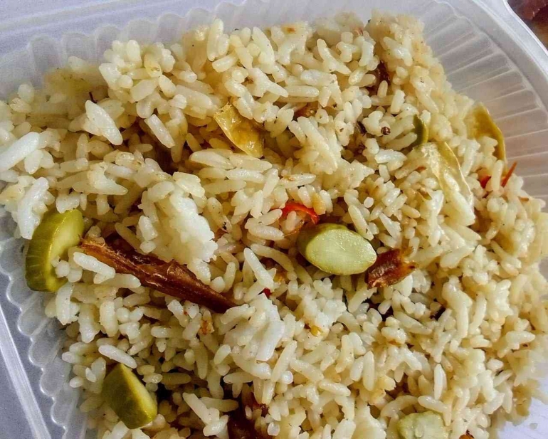 Nasi liwet lezat, bisa dibuat pakai rice cooker. (Dokumentasi pribadi)