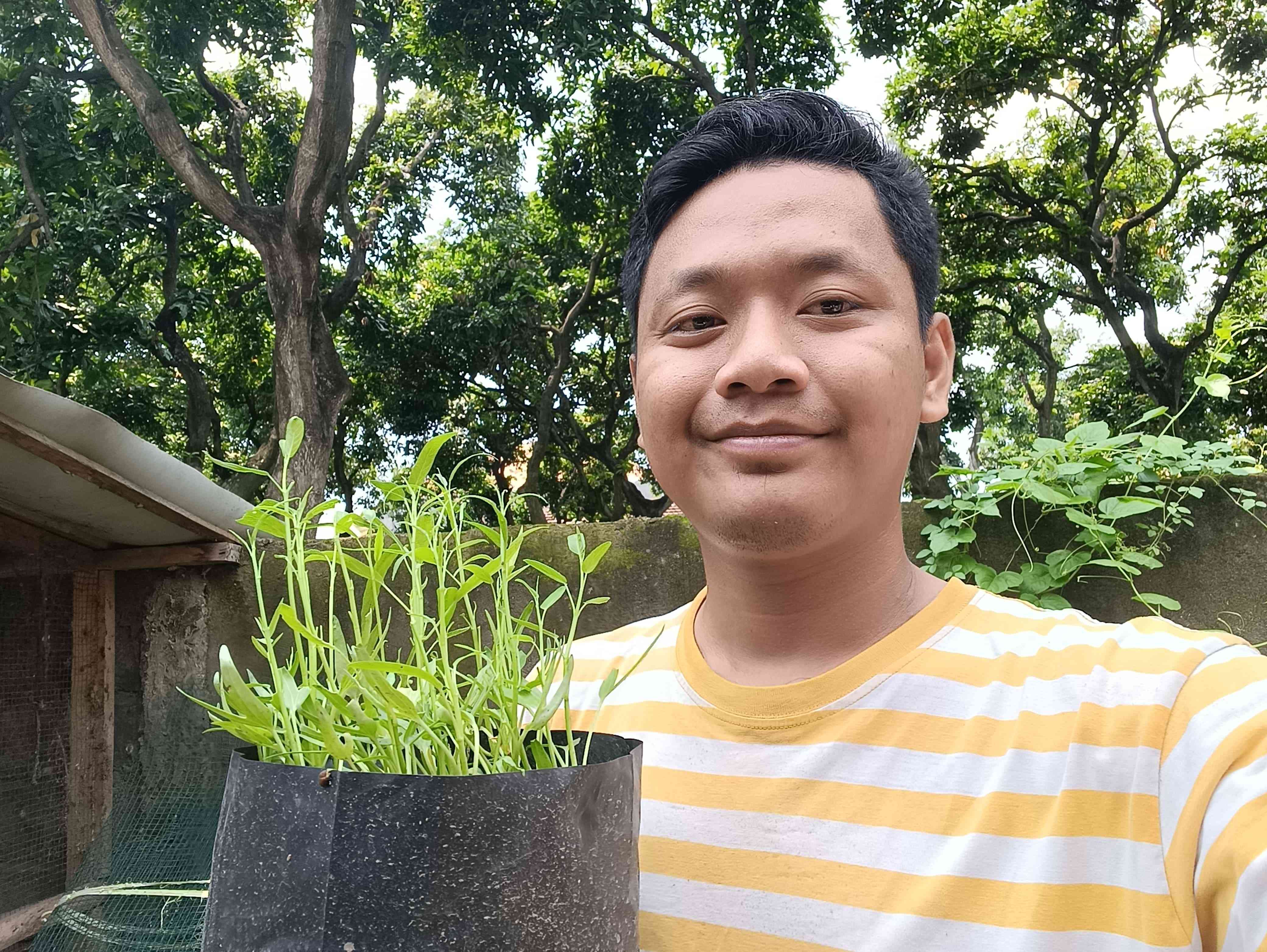 Aku dan Kangkung kesayangan.(Foto: Dokumen pribadi)