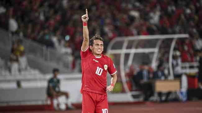 Egy melakukan selebrasi setelah mencetak gol kemenangan Timnas Garuda atas Vietnam (Antara Foto/Hafidz Mubarak A).