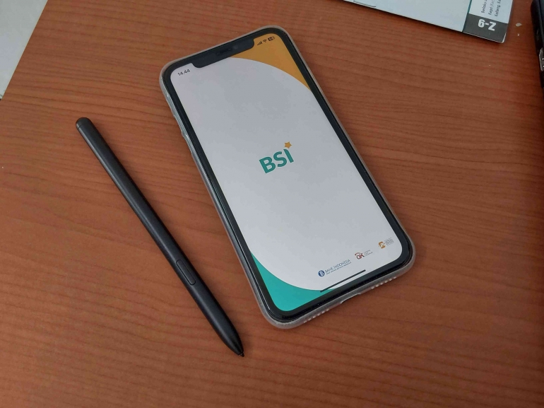 tangkapan layar BSI Mobile yang hanya menampilkan logo BSI tidak bisa akses ke aplikasi (Dokumen pribadi)