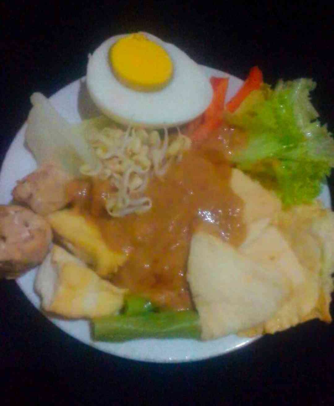 Berbuka dengan Gado-gado. Implementasi hidup sederhana terencana, tapi tetap terasa nikmat. (Dokumentasi Pribadi)